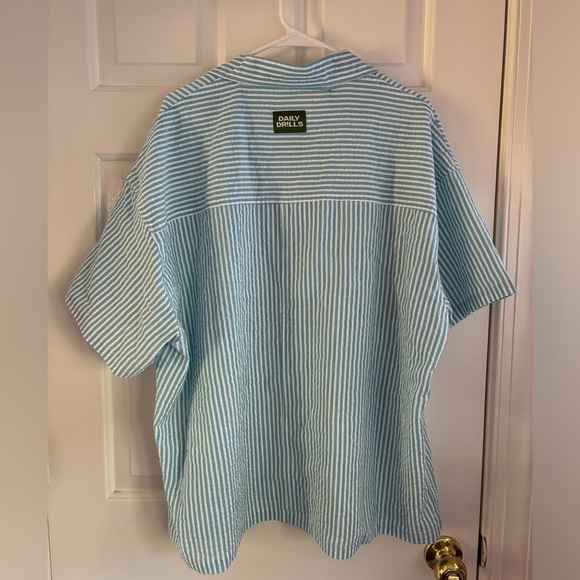 NWT daily drills seersucker boxy button down in teal size m/l! - Picture 4 of 4